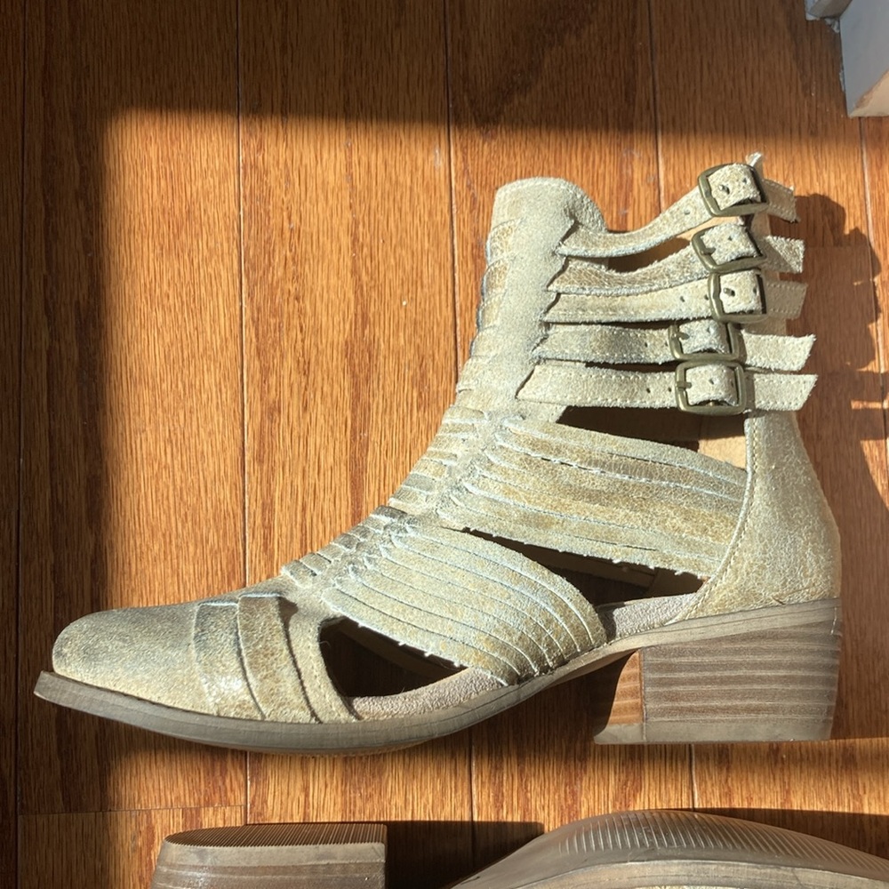 DIBATRUE leather, light tan color NEW never worn (no box) womens size 7